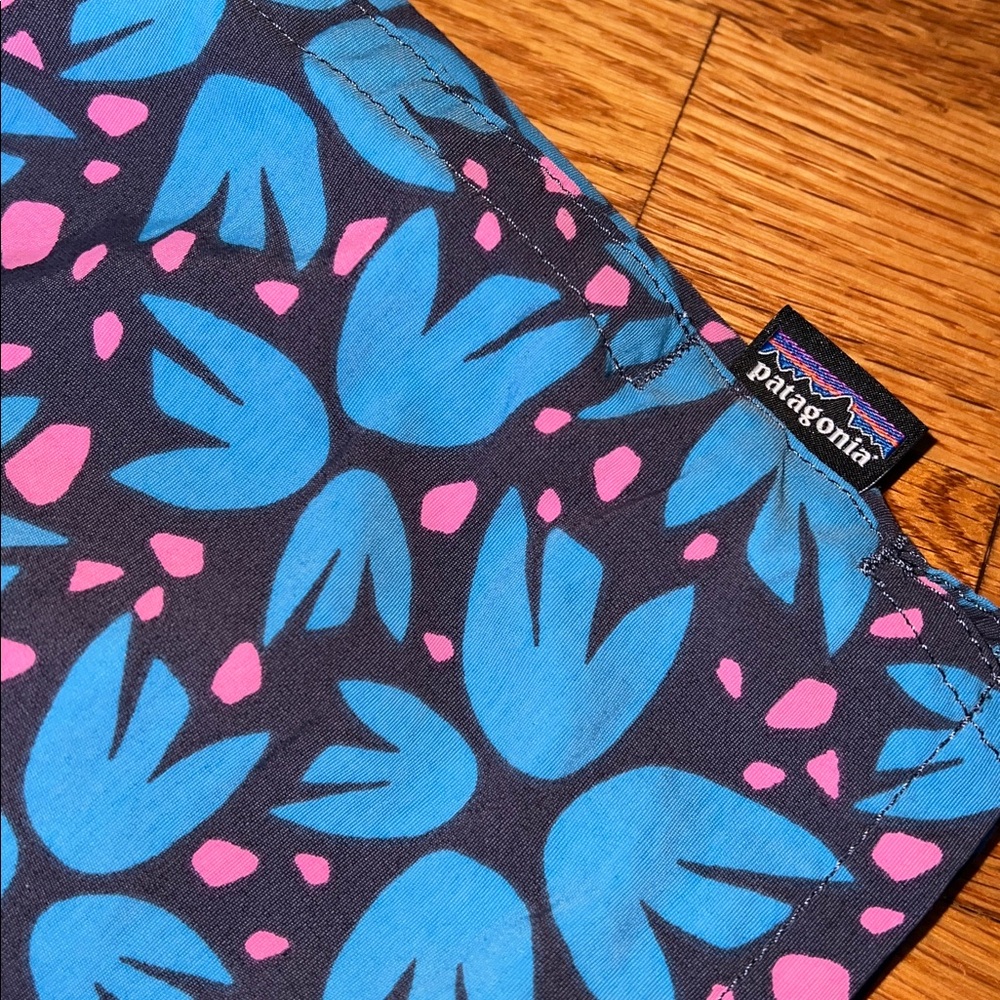 Patagonia Blue Floral Women's Athletic Shorts - Picture 7 of 8
